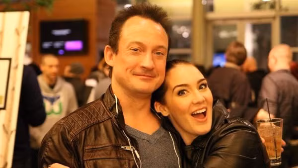 Cụ thể, các nạn nhân là nhân viên nữ trong ngành tố cáo Avellone ngược đãi, cố tình chuốc say mình trong các sự kiện, quấy rối và lạm dụng tình dục. Khi sự việc lên đến đỉnh điểm, nhiều nhà sản xuất game đã "đá" ngay lập tức nhà biên kịch khỏi dự án của họ, khiến Avellone "trắng tay".