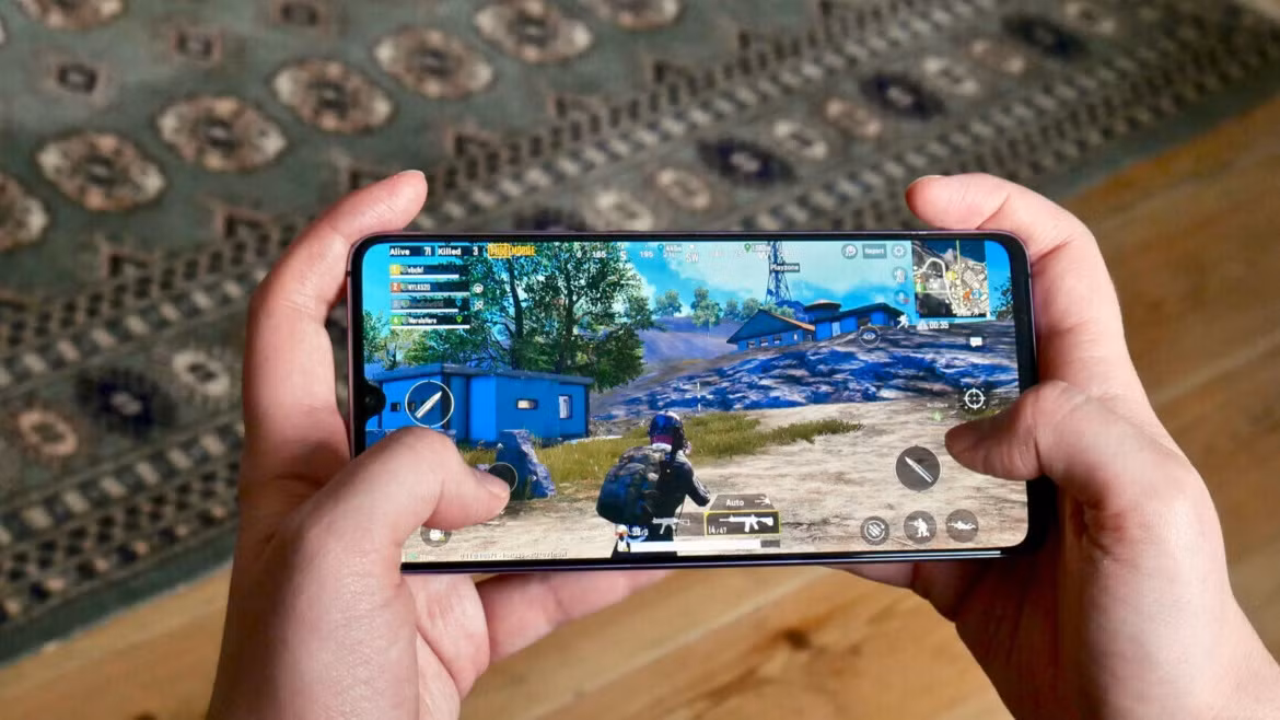 Huawei Mate 20 X là một trong những thiết bị phục vụ giải trí khá tốt cho những ai sẵn sàng mang bên mình một chiếc điện thoại siêu lớn, với kích thước là 174,6 x 85,4 x 8,2 mm, trọng lượng 232 g.