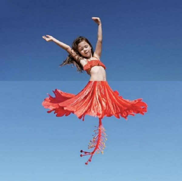 Điều khiến những tác phẩm của Stephen thực sự nổi bật lại liên quan đến một phong cách nhiếp ảnh không… bình thường chút nào.