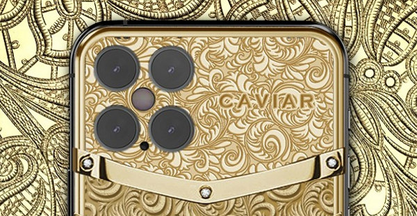 Theo đó chiếc iPhone 12 đặc biệt này có tên "Victory Pure Gold", có mặt lưng làm bằng vàng nguyên khối 18 karat, được chạm khắc các họa tiết cực kỳ tinh tế và sang trọng.