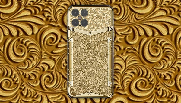 Caviar mới đây đã trình làng những hình ảnh sản phẩm iPhone 12 Pro phiên bản nạm vàng này để các fan Táo có thể đặt trước.