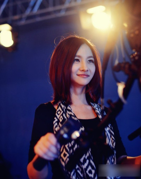 Nhan sắc thủa mới vào nghề của Hàn Ý Oánh, đến nay đã trở nên mặn mà và dịu dàng hơn nhiều.