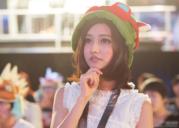 Khó ai có thể tin rằng cô gái đẹp như ''thần tiên tỷ tỷ'', ngày ngày vẫn miệt mài cày game sinh năm 1989. Dù đã ngoài 30 tuổi, "nữ hoàng eSport" vẫn là người tình trong mộng của nhiều chàng trai trẻ, đặc biệt là các game thủ.