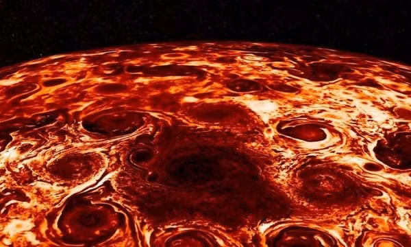  Bức ảnh về sao Mộc hiếm hoi do NASA mới đây công bố cho thấy bề mặt hành tinh này giống hệt miếng pizza khi có cơn bão lớn hay lốc xoáy.