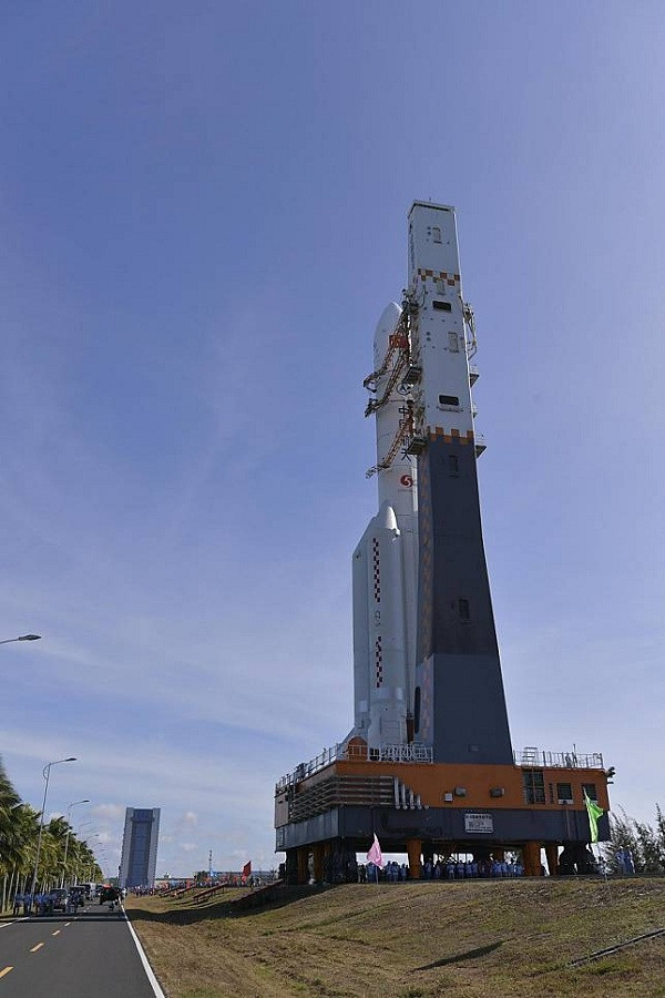 Hiện, Trường Chinh 5 mang theo tàu thăm dò sao Hỏa Tianwen 1 đã sẵn sàng tại Trung tâm phóng vũ trụ Văn Xương, tỉnh Hải Nam, Trung Quốc.