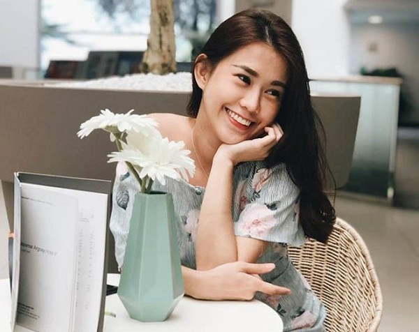 Là một trong những hotgirl đời đầu sở hữu lượng fan khá đông đảo, Ngọc Thảo từng là mẫu ảnh, sau đó lấn sân sang lĩnh vực diễn xuất và ghi dấu ấn trong các series hài ngắn Thích Ăn Phở cùng với Phở Đặc Biệt.