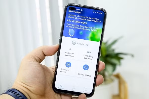 Ứng dụng Bluezone khai thác trên nguyên tắc: chỉ lưu dữ liệu trên máy người dùng, không đưa lên cơ sở dữ liệu, không thu thập vị trí, hoàn toàn ẩn danh với những người khác và minh bạch các hoạt động. Các smartphone được cài đặt Bluezone có thể giao tiếp với nhau trong khoảng cách 2m, ghi nhận sự tiếp xúc gần trong 14 ngày.