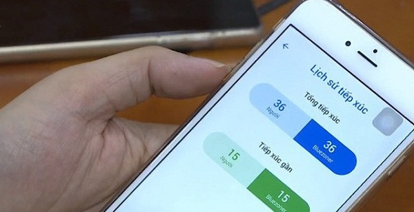 Lịch sử tiếp xúc với F0 sẽ được Bluezone trên máy phân tích, so sánh. Nếu có sự trùng khớp, ứng dụng sẽ lập tức cảnh báo cho người dùng có nguy cơ lây nhiễm COVID-19.