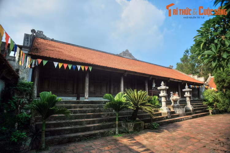  2. Hà Nam (860,5 km2). Nổi tiếng là mảnh đất địa linh nhân kiệt, Hà Nam có nhiều danh lam thắng cảnh, di tích lịch sử và làng nghề truyền thống. Đây là nơi trống đồng Ngọc Lũ – dấu ấn thời kỳ phát triển rực rỡ nhất của nền văn minh Đông Sơn - được phát hiện. Ảnh: Chùa Long Đọi Sơn ở Duy Tiên, Hà Nam.