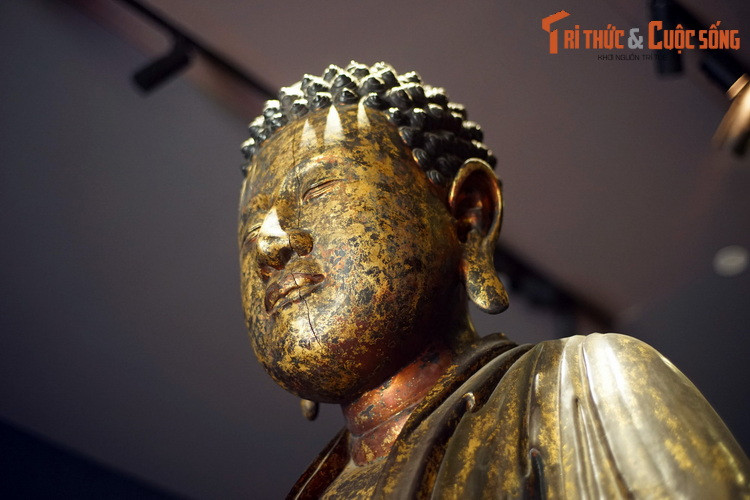 Chùa Khải Tường có từ năm 1744, là một trong những ngôi chùa xuất hiện đầu tiên ở vùng đất Sài Gòn. Đây chính là nơi sinh của Minh Mạng, vị vua thứ hai của nhà Nguyễn. Chùa đã bị thực dân Pháp phá hủy năm 1880, hiện vật duy nhất còn được lưu giữ là bức tượng Phật được đề cập ở đây...