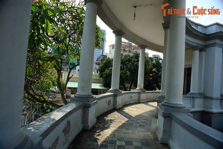 Sau 1975, Dinh Gia Long tạm thời bị bỏ không. Đến năm 1978, TP HCM ra quyết định sử dụng tòa nhà này làm Bảo tàng Cách mạng TP HCM, năm 1999 thì chuyển đổi thành Bảo tàng TP HCM như hiện nay.