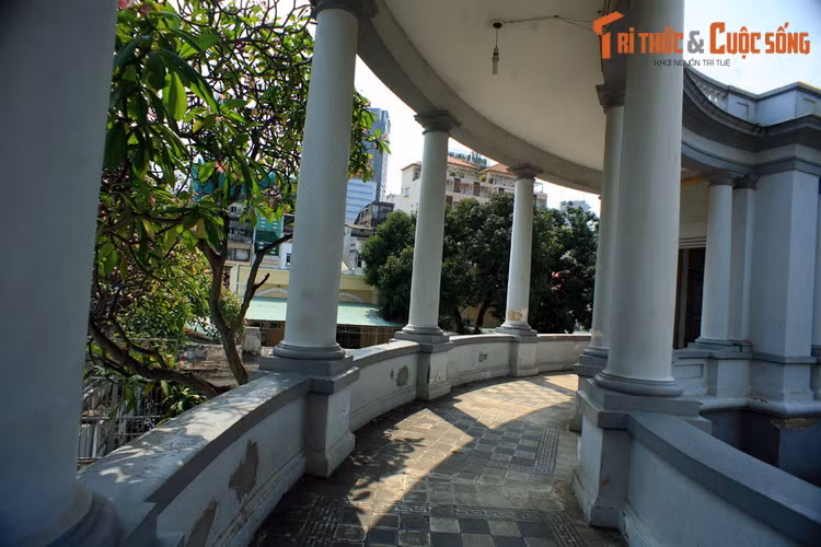 Sau 1975, Dinh Gia Long tạm thời bị bỏ không. Đến năm 1978, TP HCM ra quyết định sử dụng tòa nhà này làm Bảo tàng Cách mạng TP HCM, năm 1999 thì chuyển đổi thành Bảo tàng TP HCM như hiện nay.