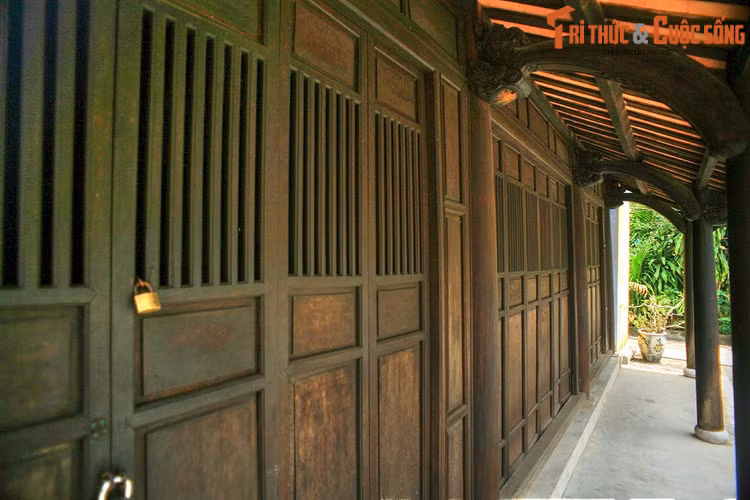 Về thơ văn chữ Hán, ông để lại bộ "Vỹ Dạ hợp tập" gồm 11 quyển cả văn và thơ, được khắc in năm 1875, trong đó có một bài thơ trường thiên nhan đề là "Nam cầm khúc" đã được con là Hồng Sâm dịch ra chữ Nôm theo thể lục bát.