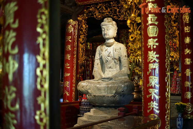 Theo văn bia Vạn Phúc thiền tự bi thì năm 1057 vua nhà Lý cho xây chùa và dựng một ngọn tháp cao trên núi Lạn Kha, bên trong tôn trí pho tượng Phật cao 6 thước, chính là pho tượng A Di Đà chùa Phật Tích. Đây là pho tượng Phật xưa nhất được văn bia ghi lại của Việt Nam.