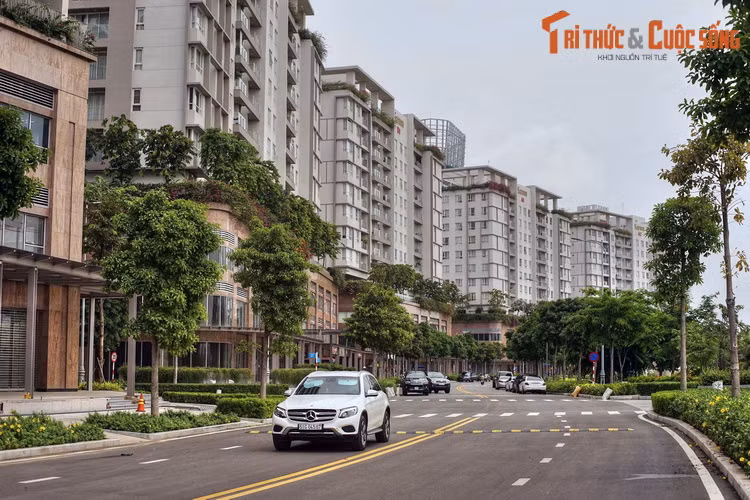 Đến năm 2020, bán đảo Thủ Thiêm tiếp tục được “nâng tầm” với quyết định thành lập thành phố Thủ Đức thuộc TP HCM, mà Thủ Thiêm là một đô thị trọng điểm của thành phố đặc biệt này. Ảnh: Khu đô thị Sa La ở Thủ Thiêm.