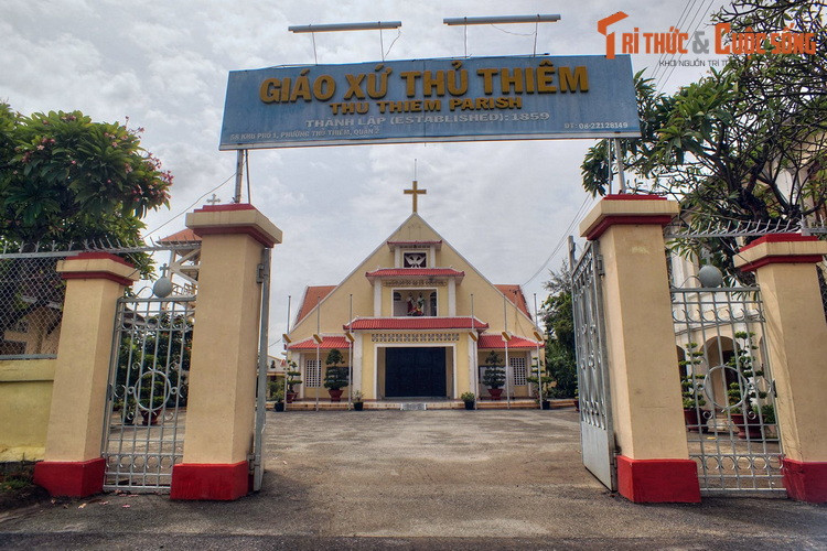 Trong một thời kỳ dài, Thủ Thiêm chỉ là một địa danh được lưu truyền trong nhân dân. Tên gọi này được hành chính hóa từ năm 1966, khi phường Thủ Thiêm được lập, ban đầu thuộc quận 1, sau thuộc quận 9 của Đô thành Sài Gòn. Ảnh: Giáo xứ Thủ Thiêm.