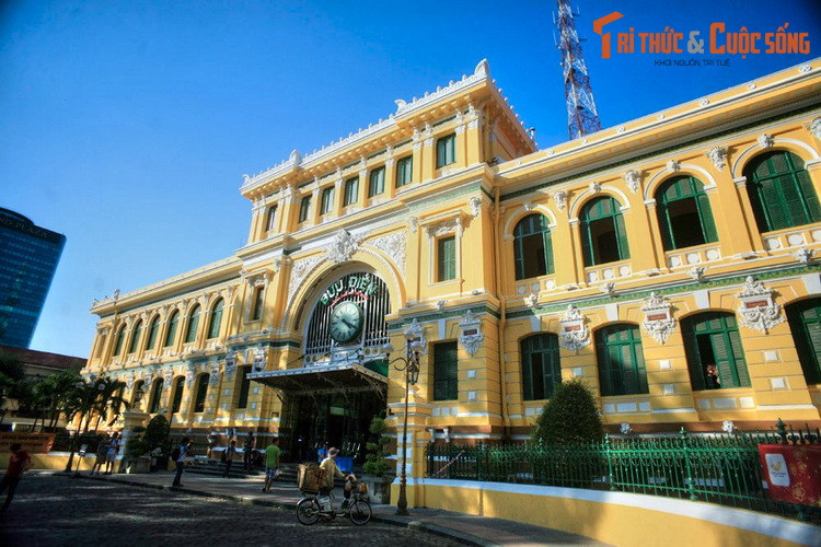 Ông Malleret - nhà khảo cổ của trường Viễn Đông Bác Cổ - đưa ra giả thuyết này dựa vào dữ kiện lịch sử do Trịnh Hoài Ðức chép lại. Theo đó, khi vương quốc Khmer bị phân tách thành hai nhà nước khác nhau thì cả hai vua đều nộp cống phẩm cho chúa Nguyễn ở Prei Nokor. Ảnh: Bưu điện TP HCM.