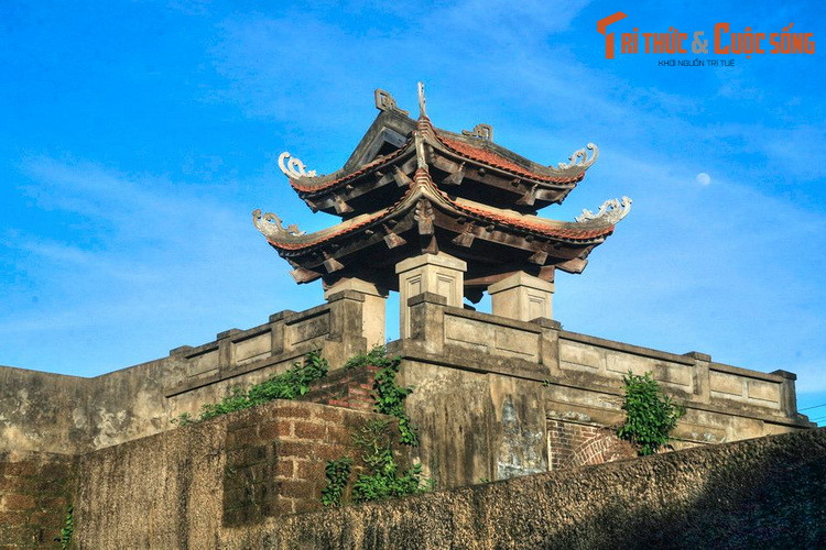 Theo sách Atlas Địa lý Việt Nam, với diện tích tự nhiên lên tới 16.493,7 km2, Nghệ An là tỉnh có diện tích tự nhiên lớn nhất nước ta. Tỉnh này có 21 đơn vị hành chính cấp huyện, tỉnh lỵ là thành phố Vinh. Ảnh: Di tích thành cổ Nghệ An ở thành phố Vinh.