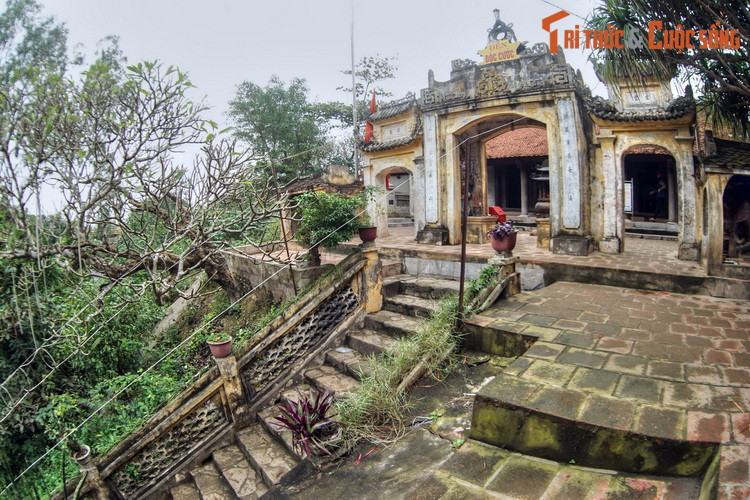 Thanh Hóa là tỉnh có nhiều đơn vị hành chính cấp huyện nhất Việt Nam, với tổng số thành phố, thị xã, huyện là 27 (2 thành phố, 2 thị xã và 23 huyện). Ảnh: Đền Độc Cước ở thành phố Sầm Sơn, Thanh Hóa.