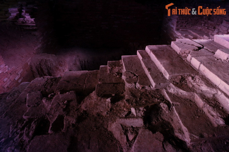 Di tích này đã được bảo tồn bằng một phương pháp táo bạo, đó xây dựng một khu vực bảo tồn và trưng bày trong lòng đất ngay bên dưới tòa chính điện. Theo đo đạc, kích thước chân tháp là 9,1 x 9,1 mét, tường tháp dày trung bình 2,4 đến 2,43 mét, lòng tháp rộng 4,18 đến 4,20 mét.