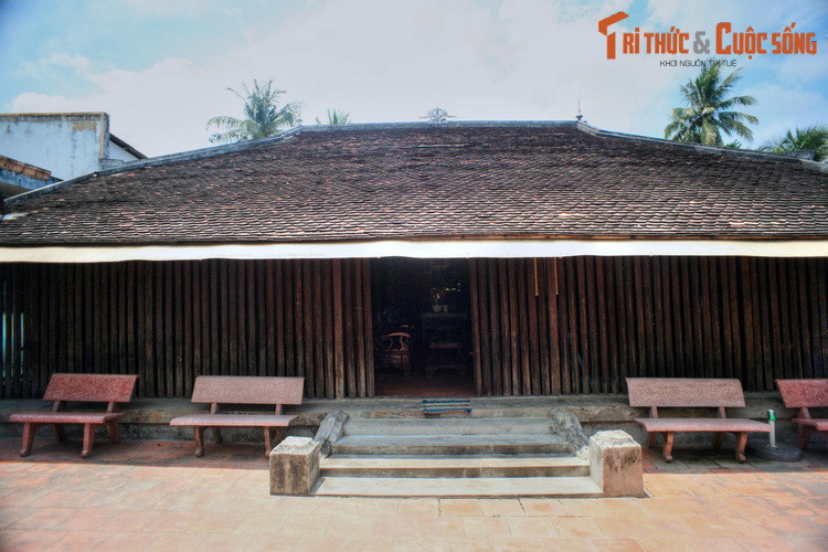 Ngược dòng lịch sử, vào thời Chúa Nguyễn, từ năm 1732-1757, nơi đây được được chọn làm lỵ sở của dinh Long Hồ. Trong 25 năm đó, làng Đông Hòa Hiệp trở thành nơi sinh sống của nhiều vị quan lại và đại địa chủ, khiến vùng đất này giàu có trù phú.