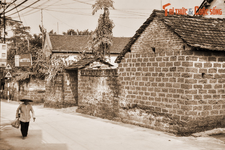 Cao Biền bị giết năm 887, khi mưu đồ chưa thành. Không thể bị trấn yểm, vài chục năm sau đất Đường Lâm sinh ra Ngô Quyền, nhà sáng lập triều Ngô, vị anh hùng dân tộc đã đánh tan quân Nam Hán trong trận Bạch Đằng năm 938.