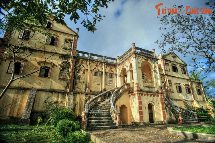  9. Lào Cai (730.430 người). Nằm ở vùng Tây Bắc, Lào Cai là một địa danh du lịch nổi tiếng của Việt Nam. Điểm đến hàng đầu ở tỉnh này là Sa Pa, một đô thị nghỉ dưỡng hình thành từ thời thuộc địa. Các địa phương khác như TP Lào Cai, huyện Bắc Hà hay Si Ma Cai cũng có nhiều điều để khám phá. Ảnh: Dinh Hoàng A Tưởng ở Bắc Hà, Lào Cai.