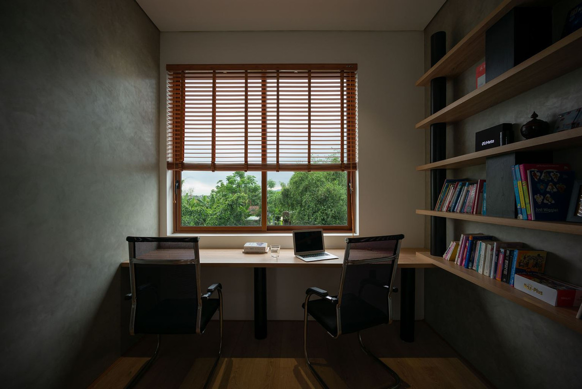 Một góc làm việc vừa nhiều ánh sáng, vừa có thể phóng tầm mắt ra bên ngoài.