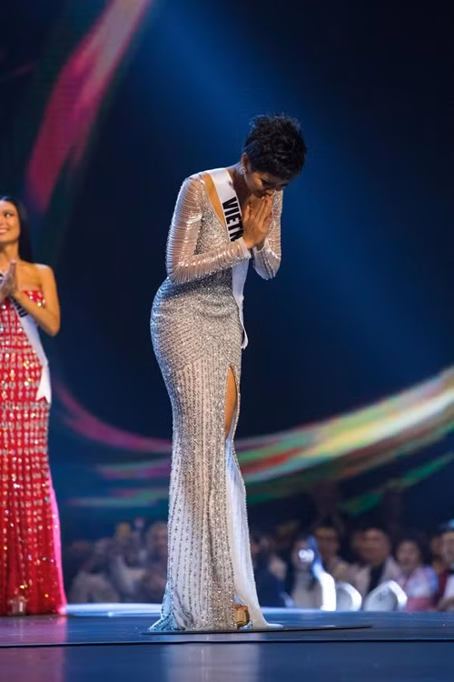 Ngày chưa làm người mẫu, H'hen Niê có thân hình mũm mĩm. Sau khi đăng quang Hoa hậu Hoàn vũ Việt Nam 2017, cô từng gầy gò tiều tụy. Để đến với Hoa hậu Hoàn vũ Thế giới 2018, H'hen Niê quyết định tăng cân.