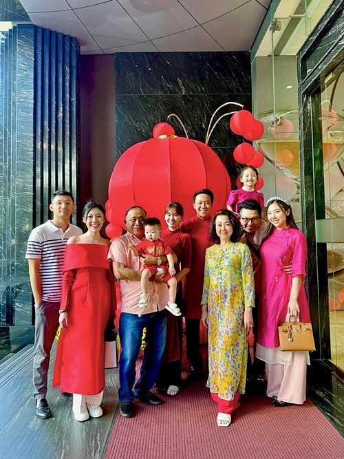 Theo Arttimes, từ dữ liệu của Box Office Vietnam - đơn vị quan sát phòng vé độc lập, phim Mai của Trấn Thành có doanh thu 181,5 tỷ đồng tính đến ngày 15/2. Trước đó, doanh thu 2 phim của Trấn Thành cũng trăm tỷ: Bố già (427 tỷ đồng) và Nhà bà Nữ (475 tỷ đồng). Doanh thu của ba bộ phim do Trấn Thành sản xuất hiện đạt con số nghìn tỷ. Ảnh: FBNV.