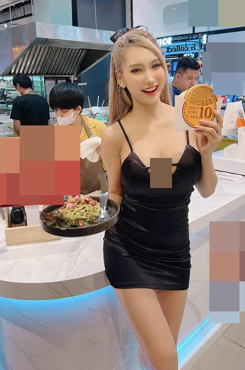 Dù ở nhà, đi chơi, Aomsin vẫn thích các set đồ gợi cảm, quyến rũ.