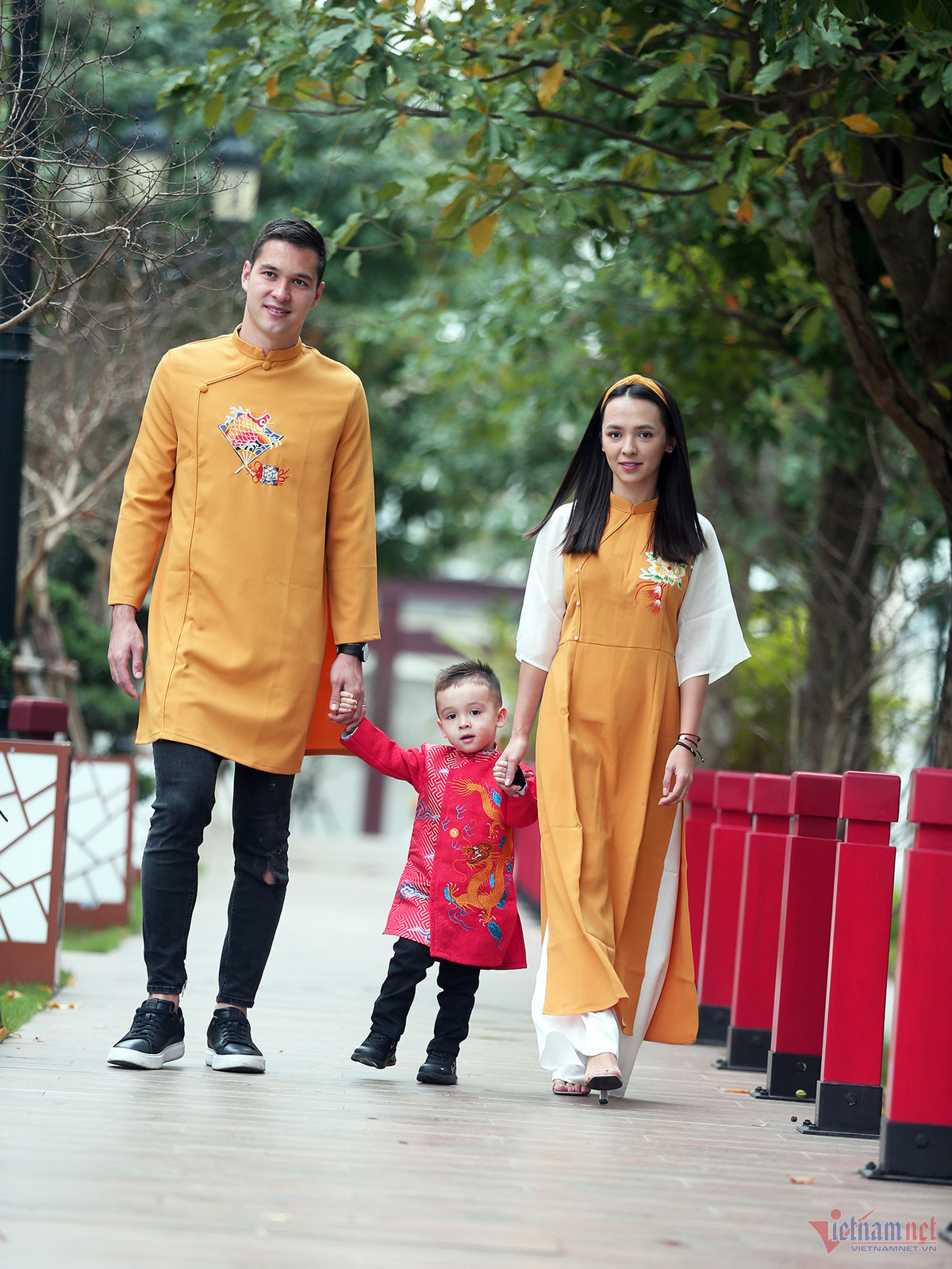 Cặp đôi chào đón con trai đầu lòng. Cậu bé kháu khỉnh, thông minh, cũng mang tên là Filip Nguyễn.