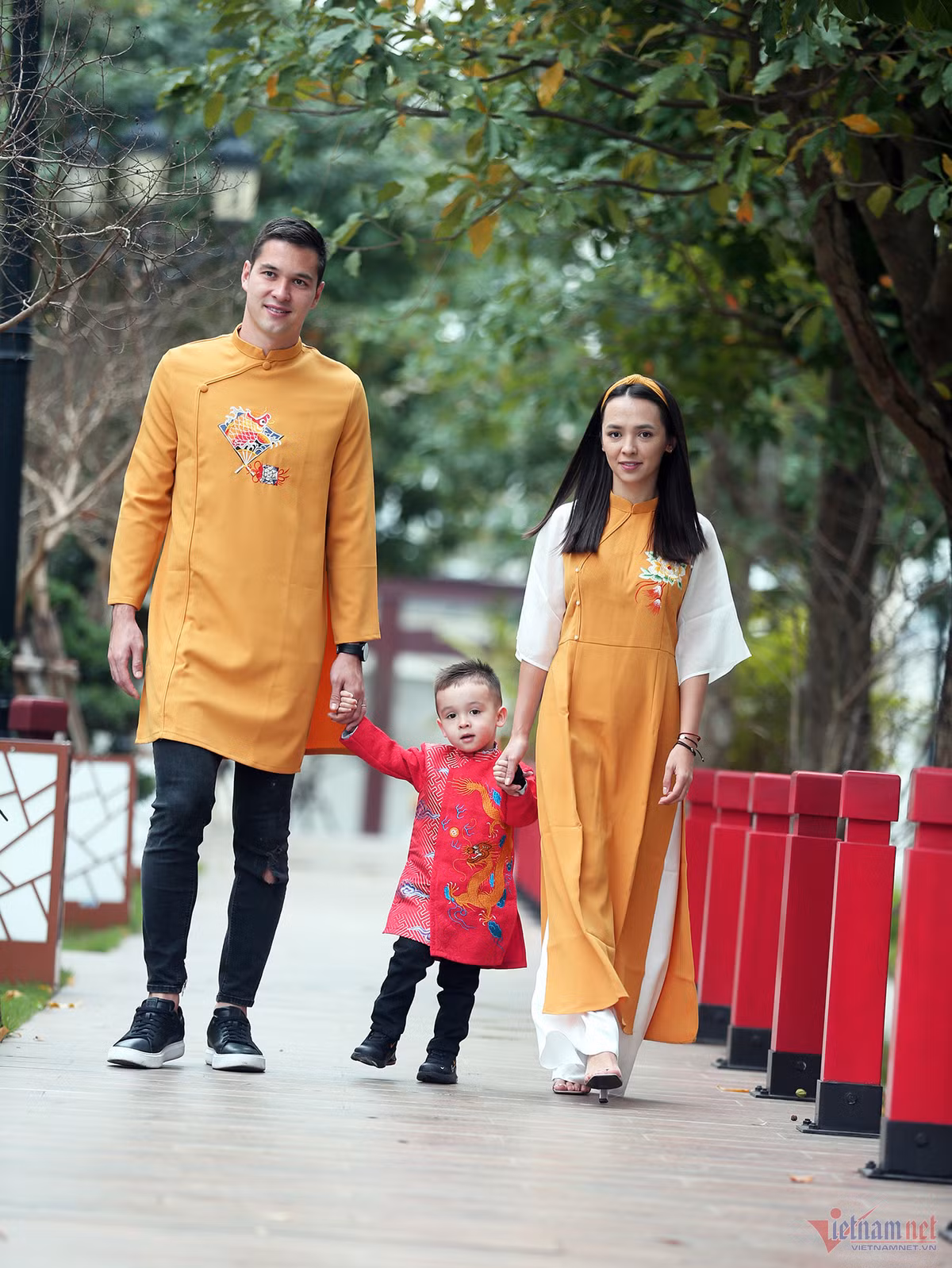 Cặp đôi chào đón con trai đầu lòng. Cậu bé kháu khỉnh, thông minh, cũng mang tên là Filip Nguyễn.