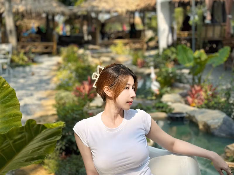 Một trong số những hình ảnh kín đáo hiếm hoi của Nathayada.