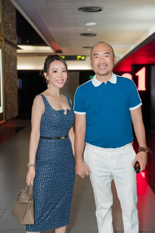 Theo Thu Trang, Tiến Luật ngày càng thành công khi kinh doanh. Ngoài ra, vợ chồng cô không có quan niệm ai hơn ai cái gì. “Vì của chồng công vợ, tất cả đều quy về một mối”, Thu Trang nói.