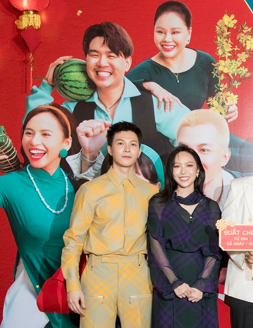 Mới đây, Anh Tú phản hồi trước việc sự nghiệp bị cho là lép vế trước Diệu Nhi. “Tôi có thể chìm” như vậy 5 - 10 năm nữa để chờ cơ hội đột phá vì đã xác định theo nghề này đến già. Chẳng ai lại ganh tỵ, so đo với vợ mình cả”, anh chia sẻ trên Vietnamnet.