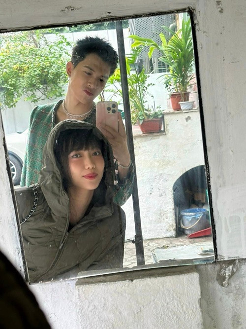 Năm 2022, Anh Tú cũng chia sẻ về việc bị cho thua kém diễn viên Diệu Nhi về sự nghiệp. “Đến già, tôi vẫn lép vế trước Nhi. Nhưng tôi thấy không cần thiết phải tính chuyện hơn thua với vợ mình”, anh nói trên Dân Trí.