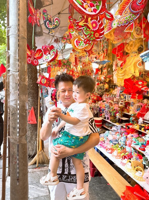 Con trai thứ 4 của Bằng Kiều có năng khiếu âm nhạc.