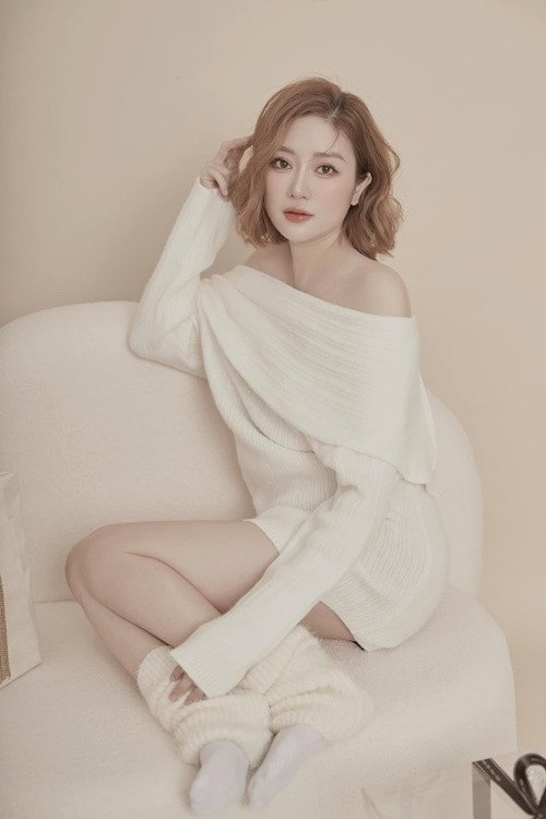 Bạn gái Bằng Kiều xinh đẹp, trẻ trung. Sau 1 lần sinh nở, cô vẫn gợi cảm.