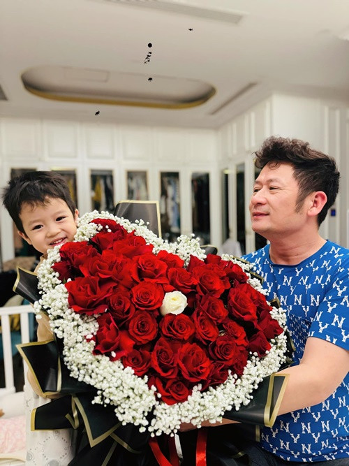 Bentley rất hay cười.