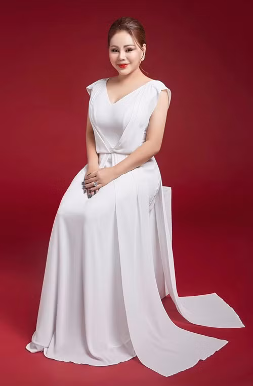 Nữ diễn viên có một căn biệt thự ven biển rộng 600 m2 trị giá gần 10 tỷ đồng ở Vũng Tàu. Cô còn tậu nhà ở Australia.