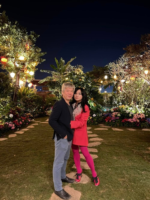 “Mong anh luôn yêu đời yêu người. Đôi tay và khối óc thắp sáng cho cuộc đời”, Thanh Lam nhắn nhủ người bạn đời. Ảnh: FBNV.