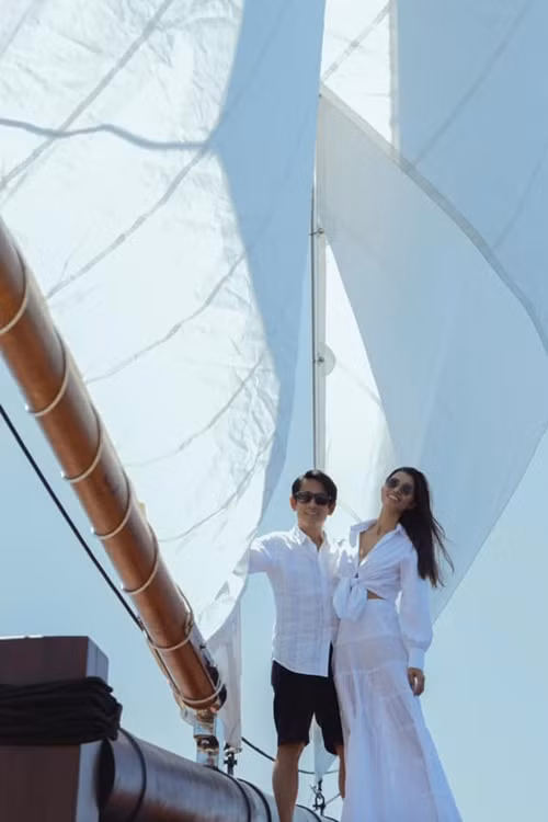 Vợ chồng Trang Lạ sở hữu nhiều bất động sản trong đó có biệt thự vườn 1000 mét vuông, căn hộ penthouse 40 tỷ, khu nghỉ dưỡng trong nước và các quốc gia khác như Indonesia, Pháp. Ảnh: FBNV.