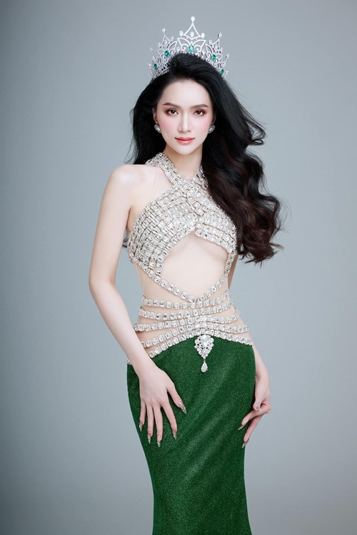 Ngoài hoạt động nghệ thuật, Hương Giang còn thành lập công ty giải trí.