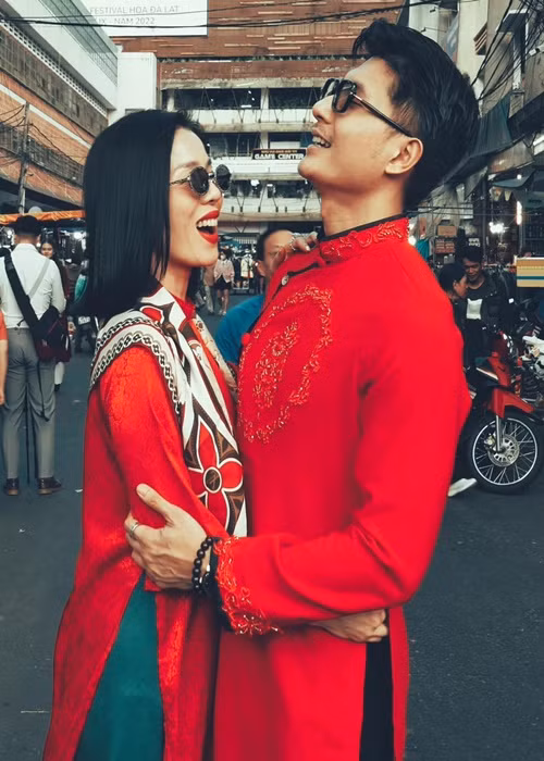 Đôi uyên ương dính như sam suốt 3 năm qua.