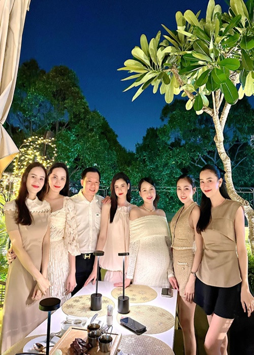 Sam có mối quan hệ thân thiết với bác sĩ Cao Hữu Thịnh. Khi bị đồn đoán, cả hai vội lên tiếng.