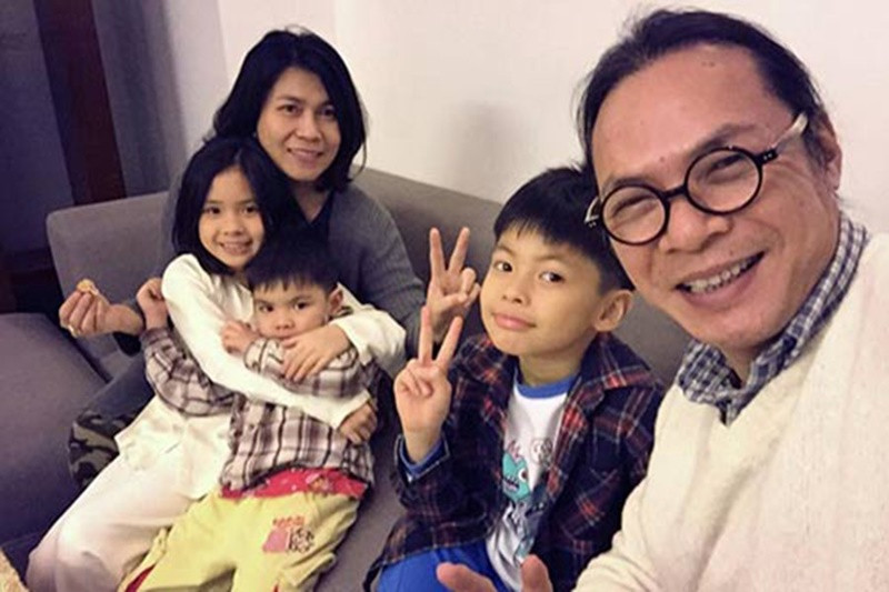 Trần Lực kết hôn với người vợ đầu tiên khi du học tại Bulgari. Tuy nhiên, năm 1991, anh trở về nước mà không có bà xã đi cùng. Sau đó, anh làm đám cưới với một biên tập viên nhưng cuộc hôn nhân sớm kết thúc. Sau nhiều sóng gió trong cuộc sống tình cảm, Trần Lực kết hôn lần 3 với Mỹ Trang. Ảnh: An Ninh Thủ Đô.