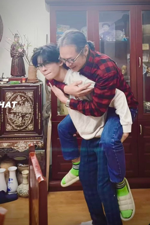 Trần Lực từng cùng con trai Bờm tham gia chương trình Bố ơi! Mình đi đâu thế?. Ảnh: FBNV.