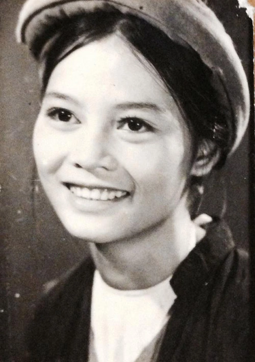 Ngoài đời, NSND Minh Châu kết hôn với nghệ sĩ, kiến trúc sư Kiều Tuấn. Ảnh: Dân Việt.