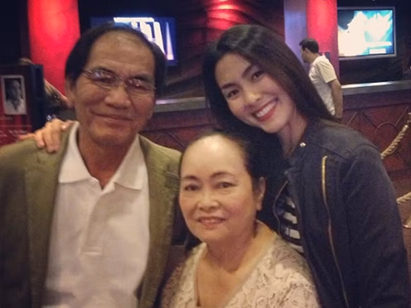 Hà Tăng được bố mẹ chăm chút từng ly từng tý, thường xuyên nhận “hàng viện trợ” rau trái tự trồng từ gia đình, dù chỉ là trái ổi, trái nho… Ảnh: FBNV.